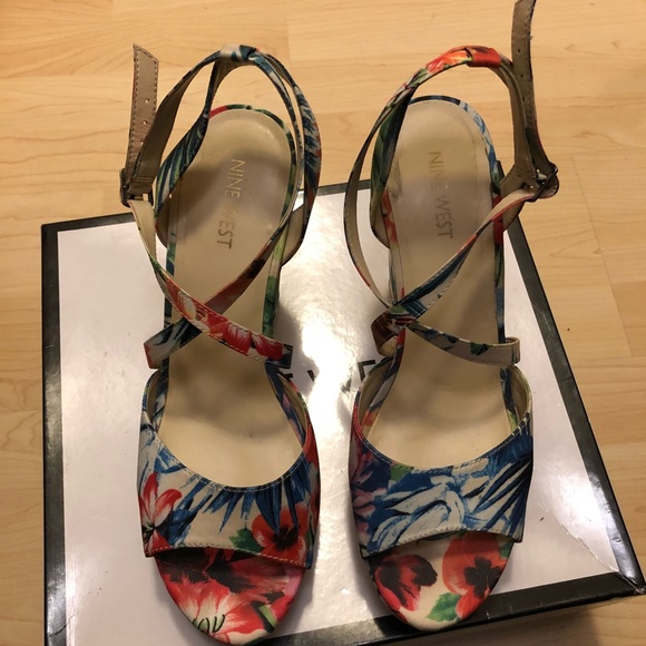 Nine West floral wedge sandals - Picture 3 of 6